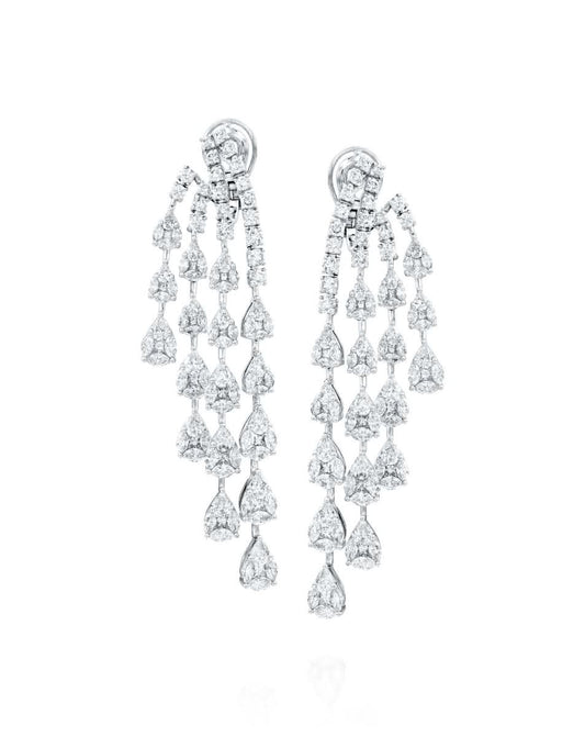 זוג עגילי יהלומים תלויים בחיתוך טיפה