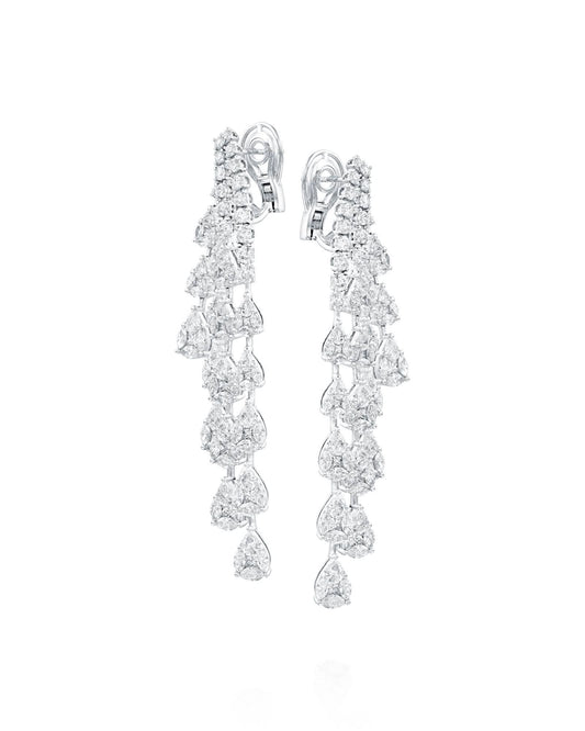 זוג עגילי יהלומים תלויים בחיתוך טיפה