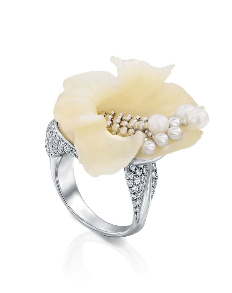 color: White Gold