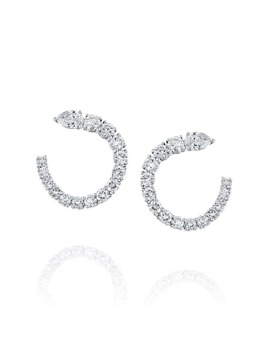 עגילי חישוק פתוח משובצי יהלומים בזהב לבן 18 קראט