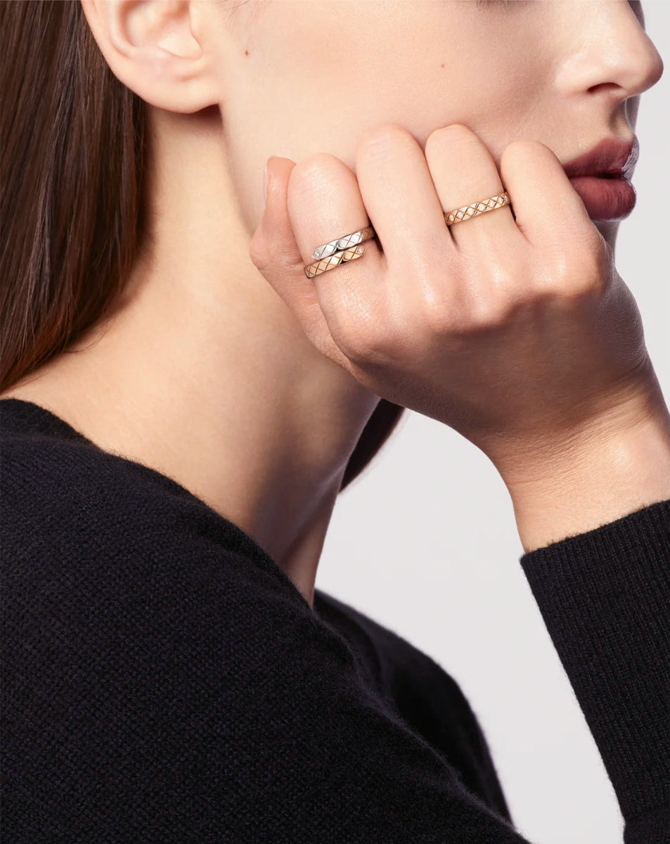 color: Mix Beige & White