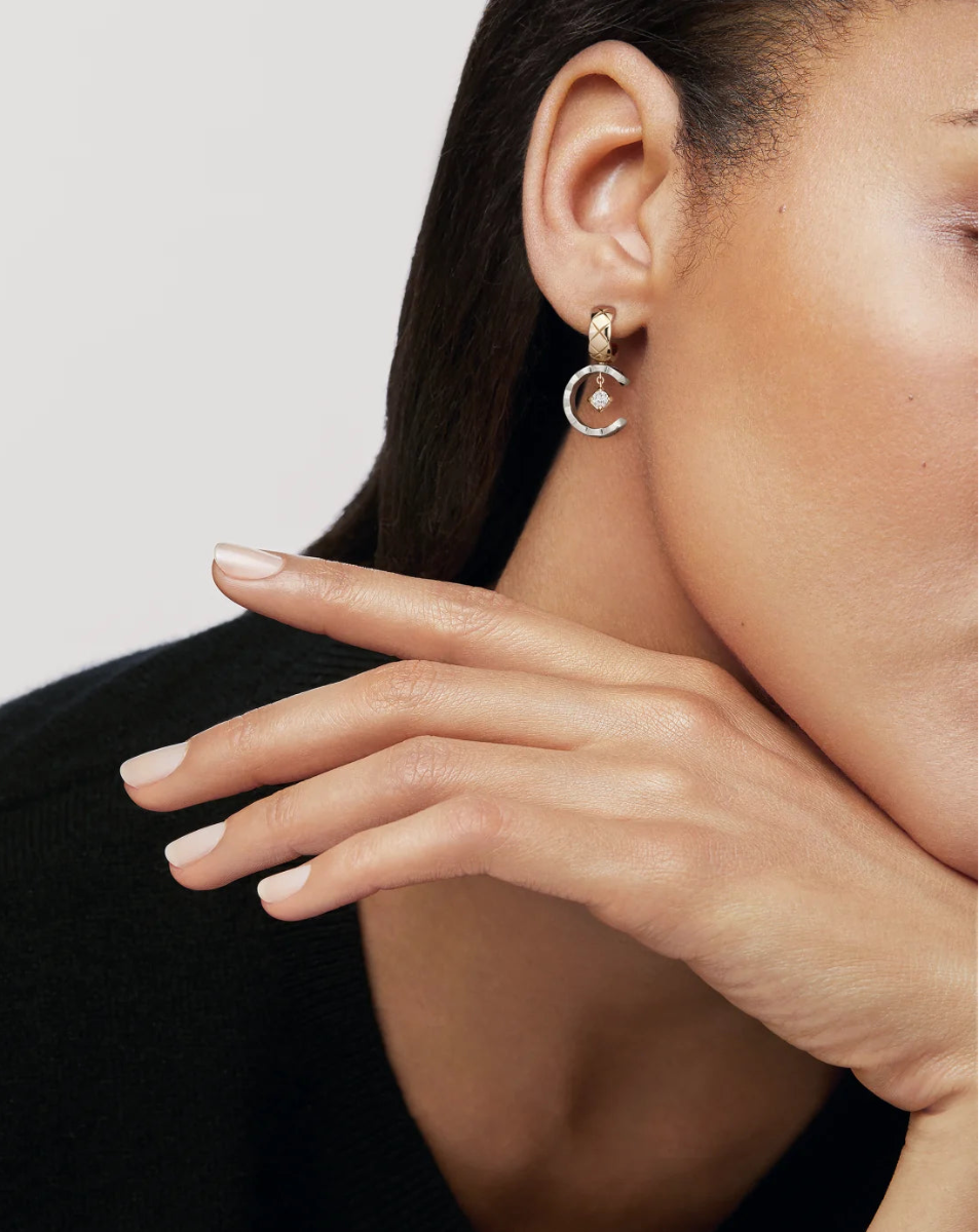 color: Mix Beige & White