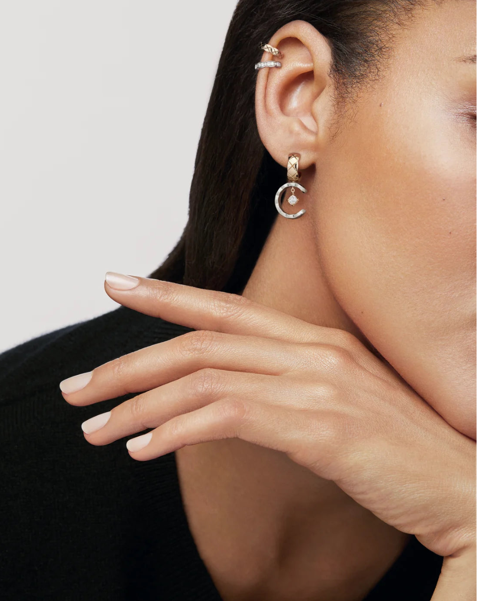 color: Mix Beige & White