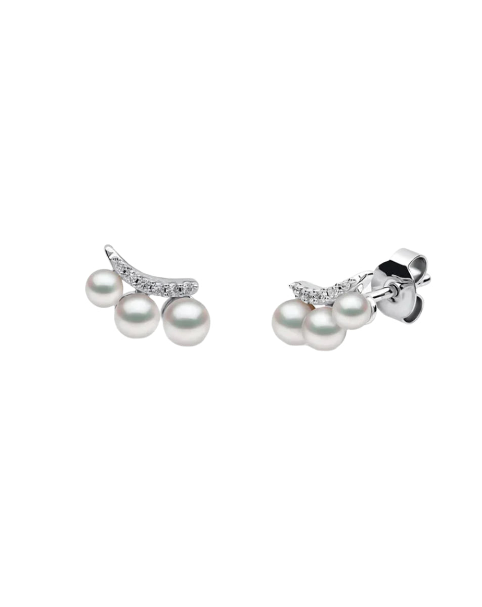 Pearl Earrings With a Diamond Bar