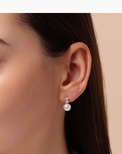 Large Drop Earrings Set With Pearls And Diamonds - White Gold