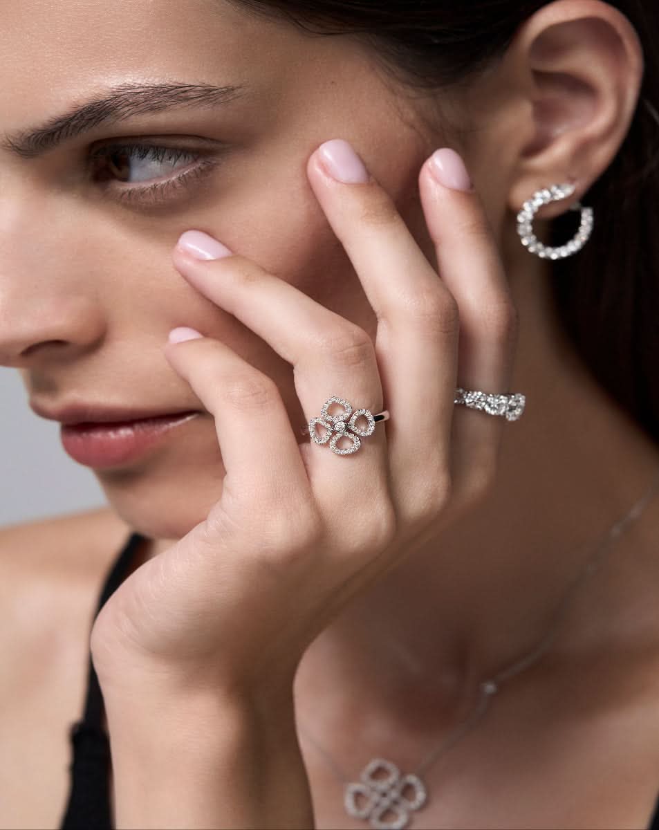 color: White Gold; color: Rose Gold; color: Yellow Gold;