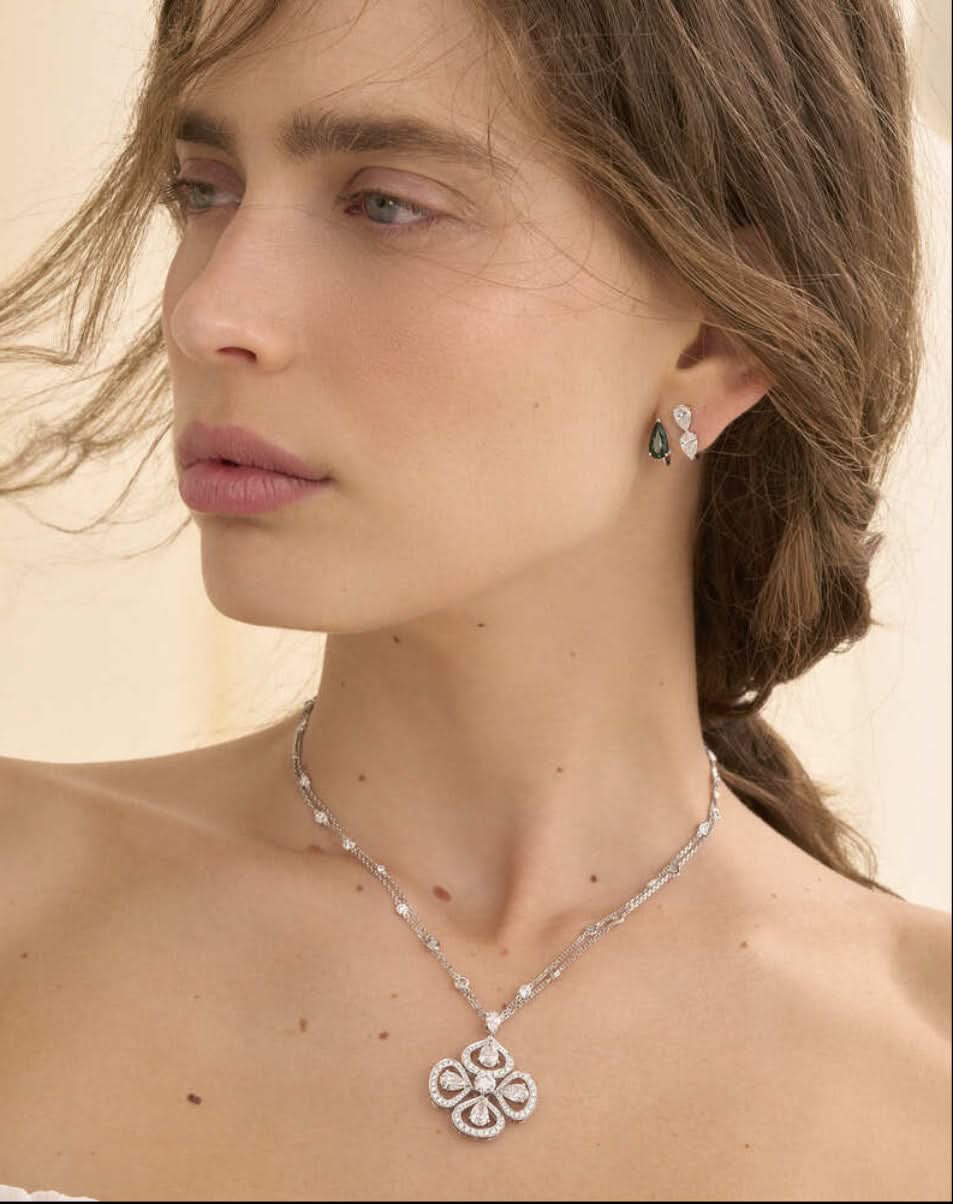 color: Rose Gold; color: White Gold