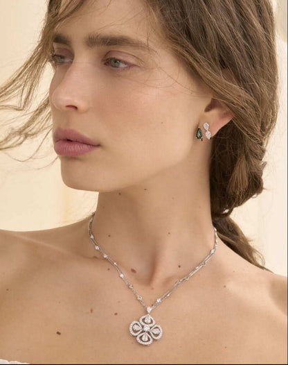 color: Rose Gold; color: White Gold