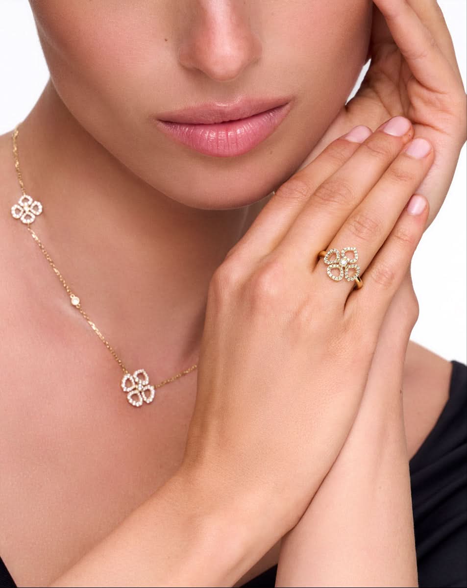 color: White Gold; color: Yellow Gold; color: Rose Gold;