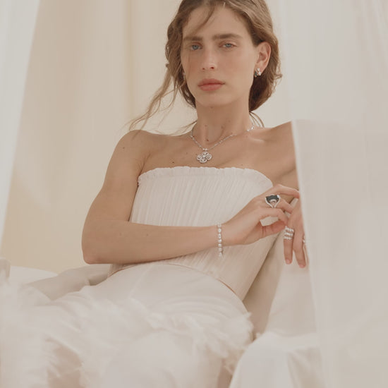 color: White Gold