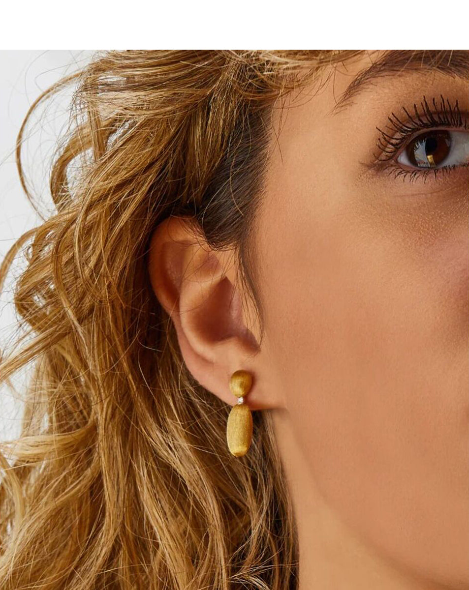 עגילי נניס טיפה בזהב צהוב עם כדורי זהב אובאליים משובצים יהלומים